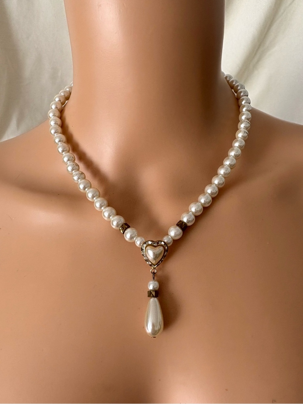 Vintage coquette pearl heart pendant necklace and dangling earrings set fairy - Picture 6 of 6